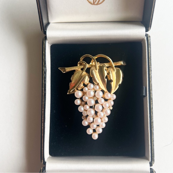 Vintage Grape Gold Tone Demi Parure Set Post Stud Earrings + Brooch - Picture 3 of 8